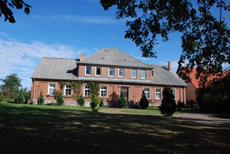 Ferienwohnungen Im Gutshaus Gnies Exterior foto
